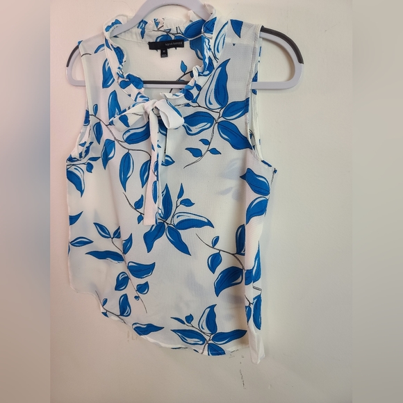 Harve Benard White Blue Leaf Semi Sheer Sleevless Ruffled Collar Top Size M - Picture 3 of 8